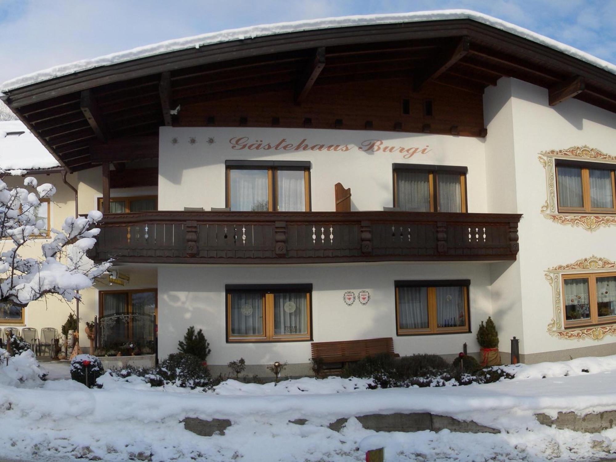 Gaestehaus Burgi Fuegen Exterior photo