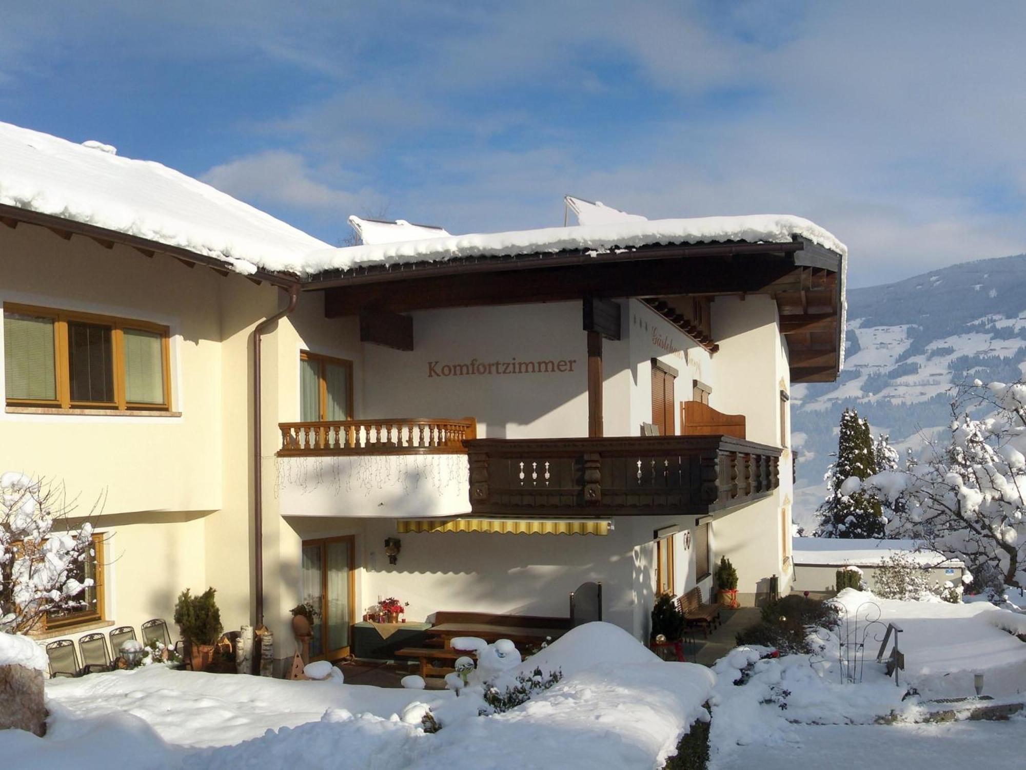 Gaestehaus Burgi Fuegen Exterior photo